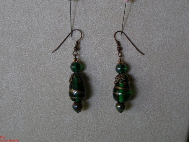 p1293845_032_20110205_2082575069